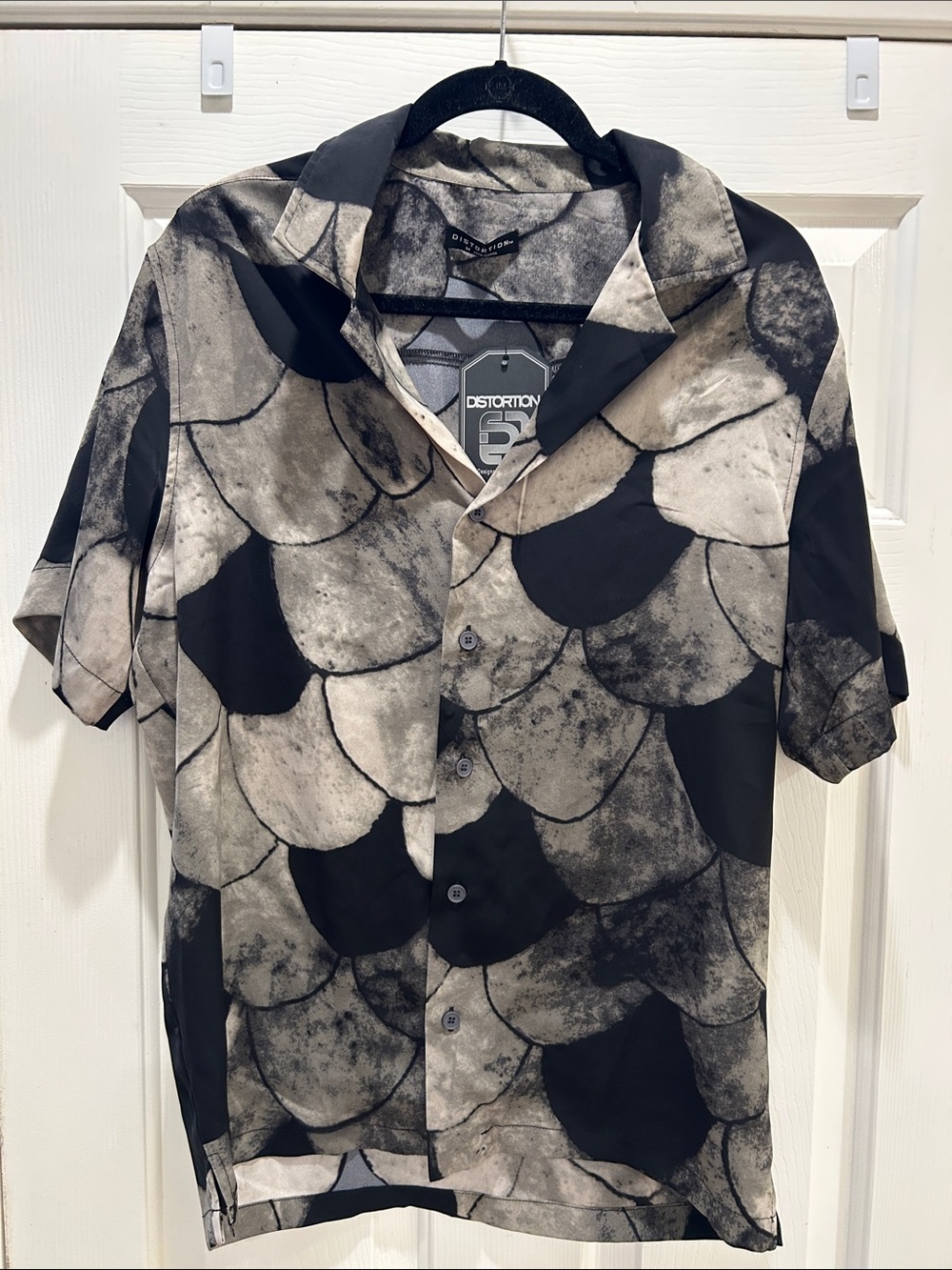 NWT Distortion 90s-Inspired Black & Cream Short Sleeve Button Shirt